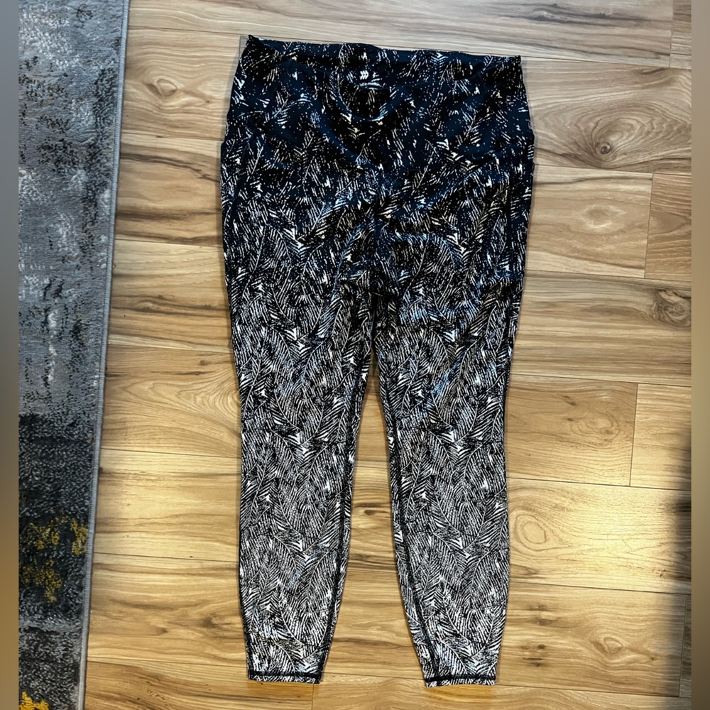 Target All In Motion Black and White Pocket Legging